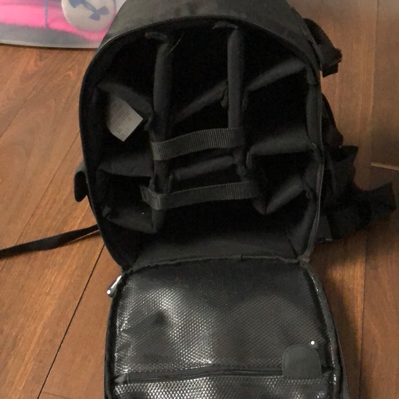 Amazon basics camera backpack - Picture 3 of 4